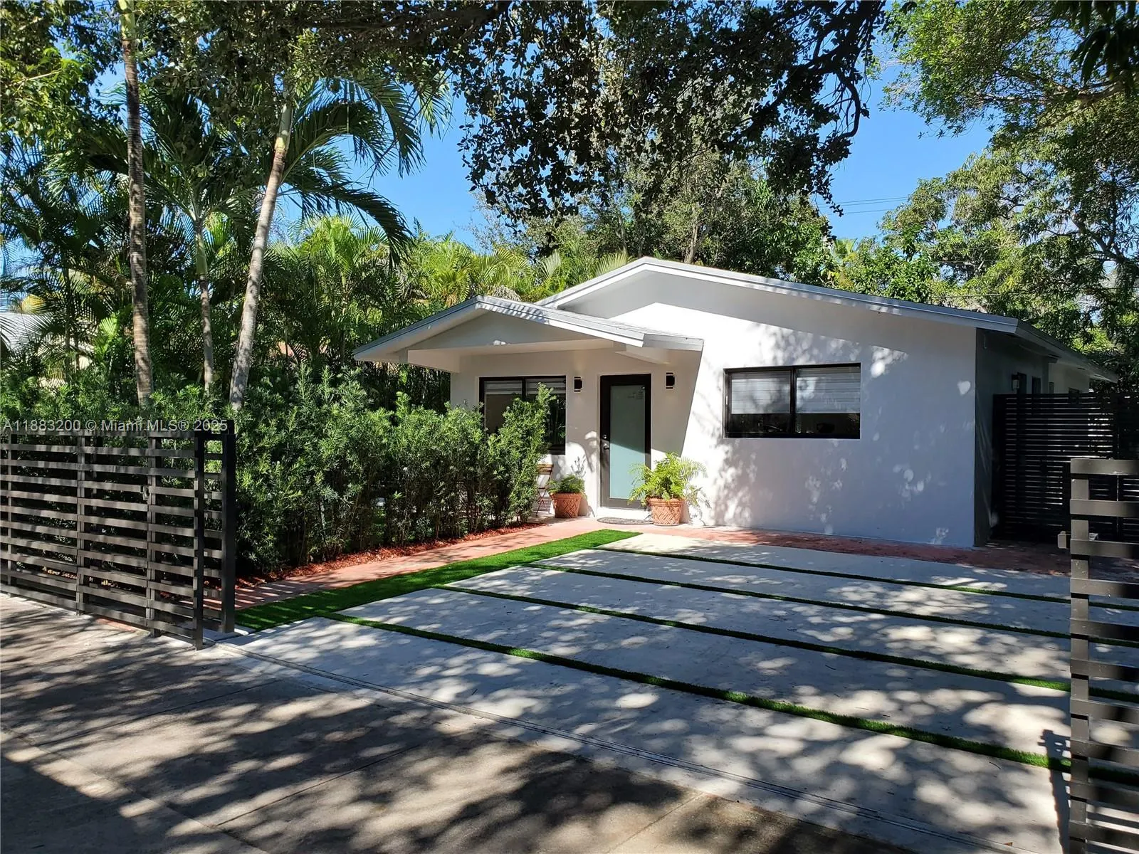 77 NE 43rd St, #77