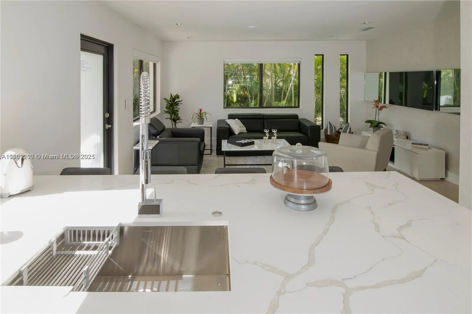77 NE 43rd St, #77