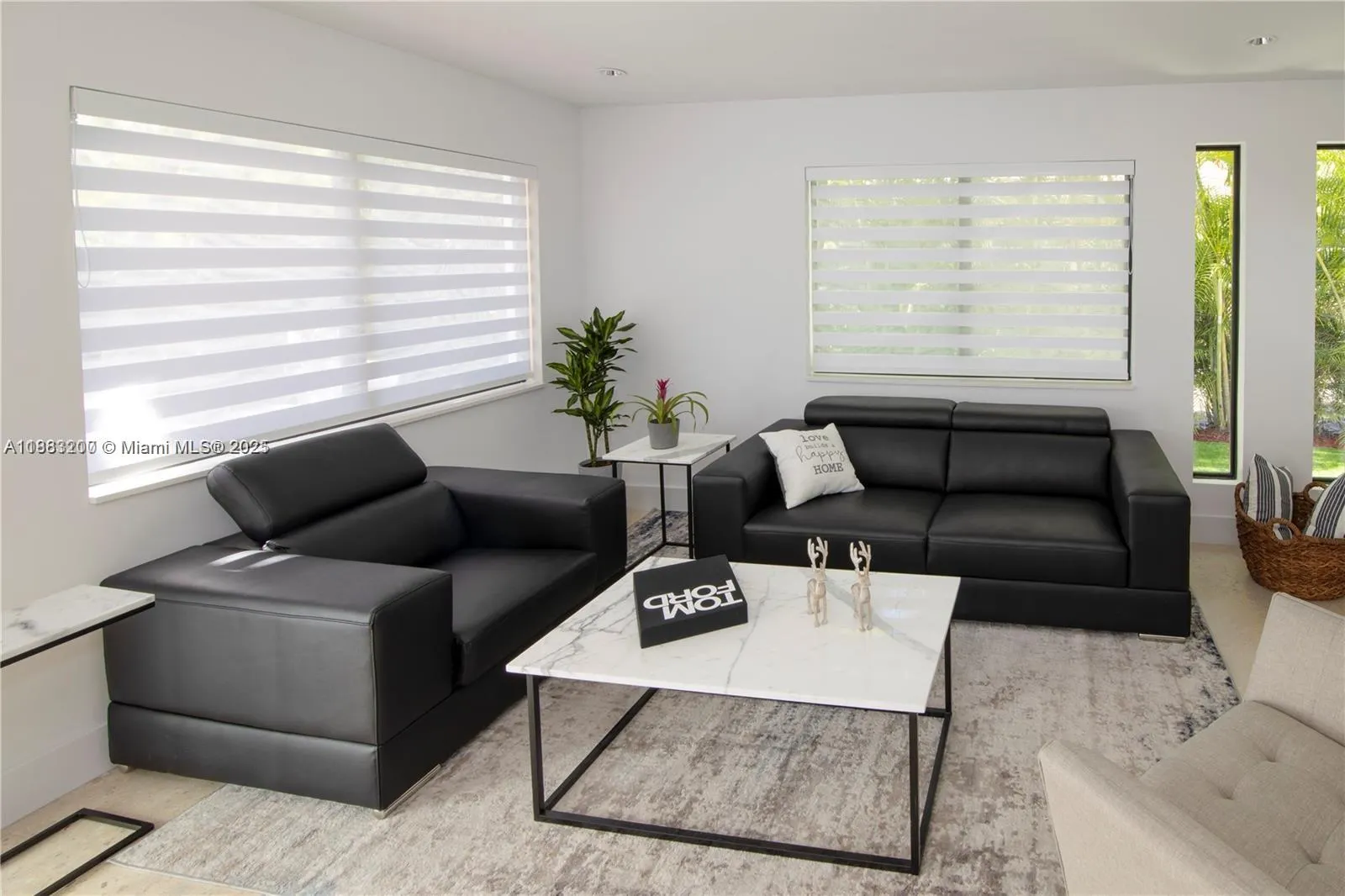 77 NE 43rd St, #77