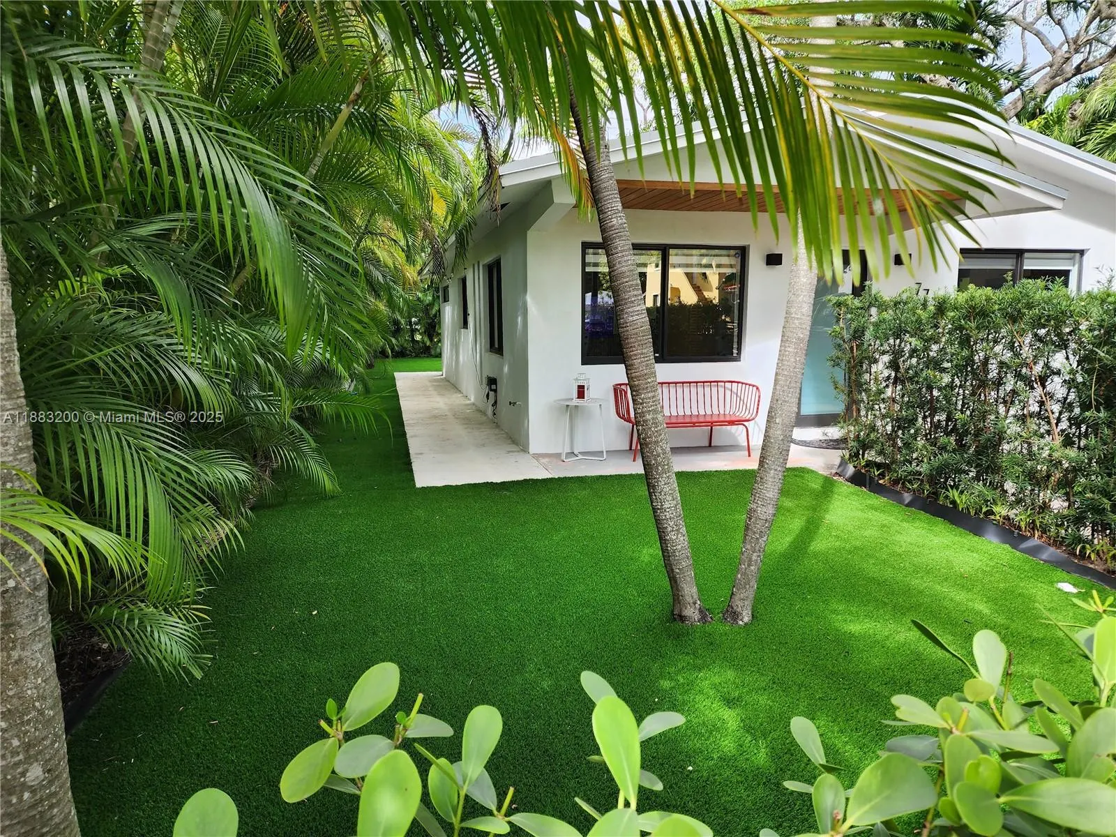 77 NE 43rd St, #77