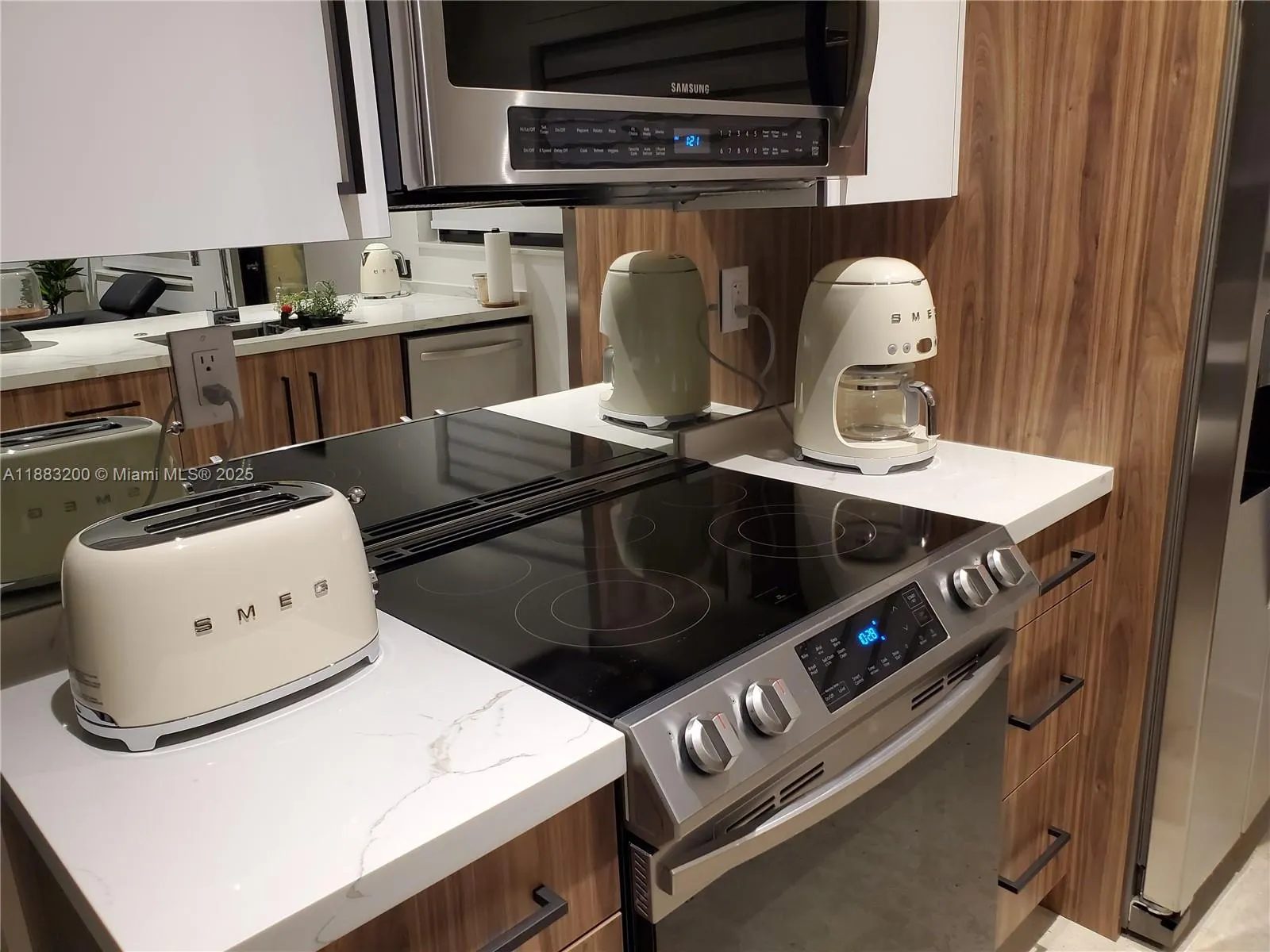 77 NE 43rd St, #77