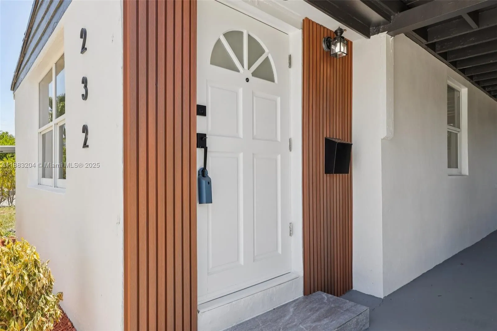 232 SW 22nd St