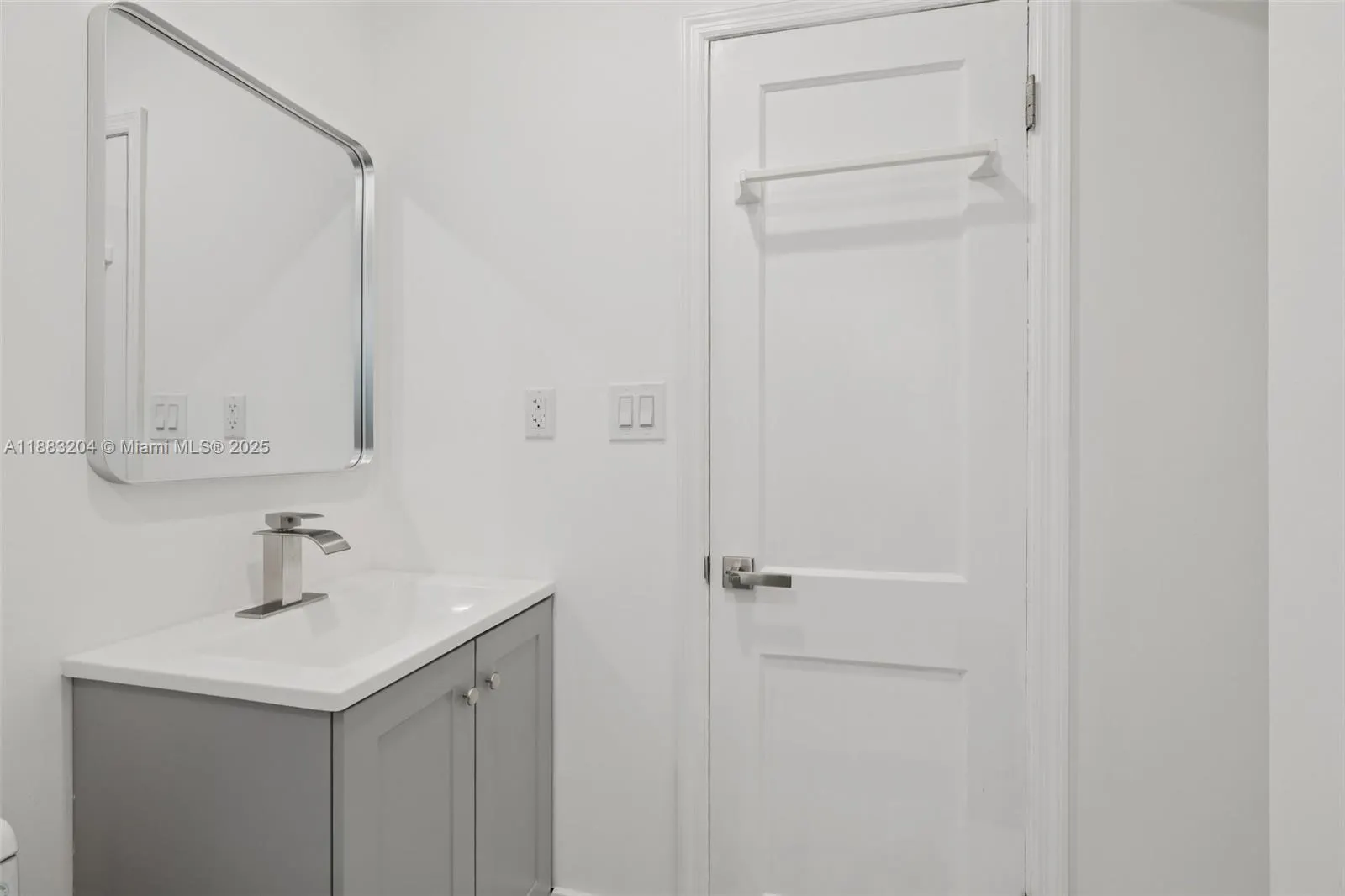 232 SW 22nd St