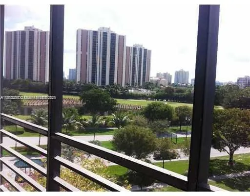 20500 W Country Club Dr, #614