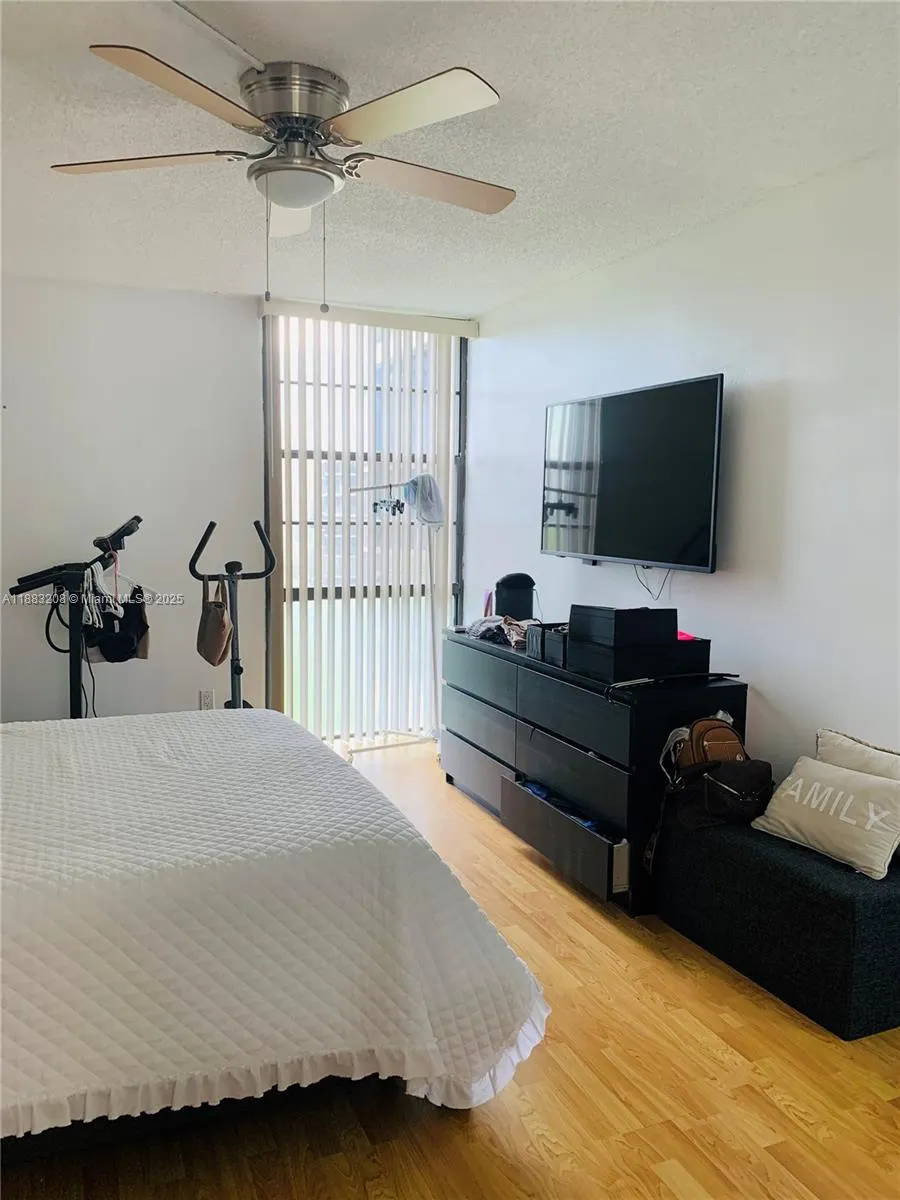 20500 W Country Club Dr, #614