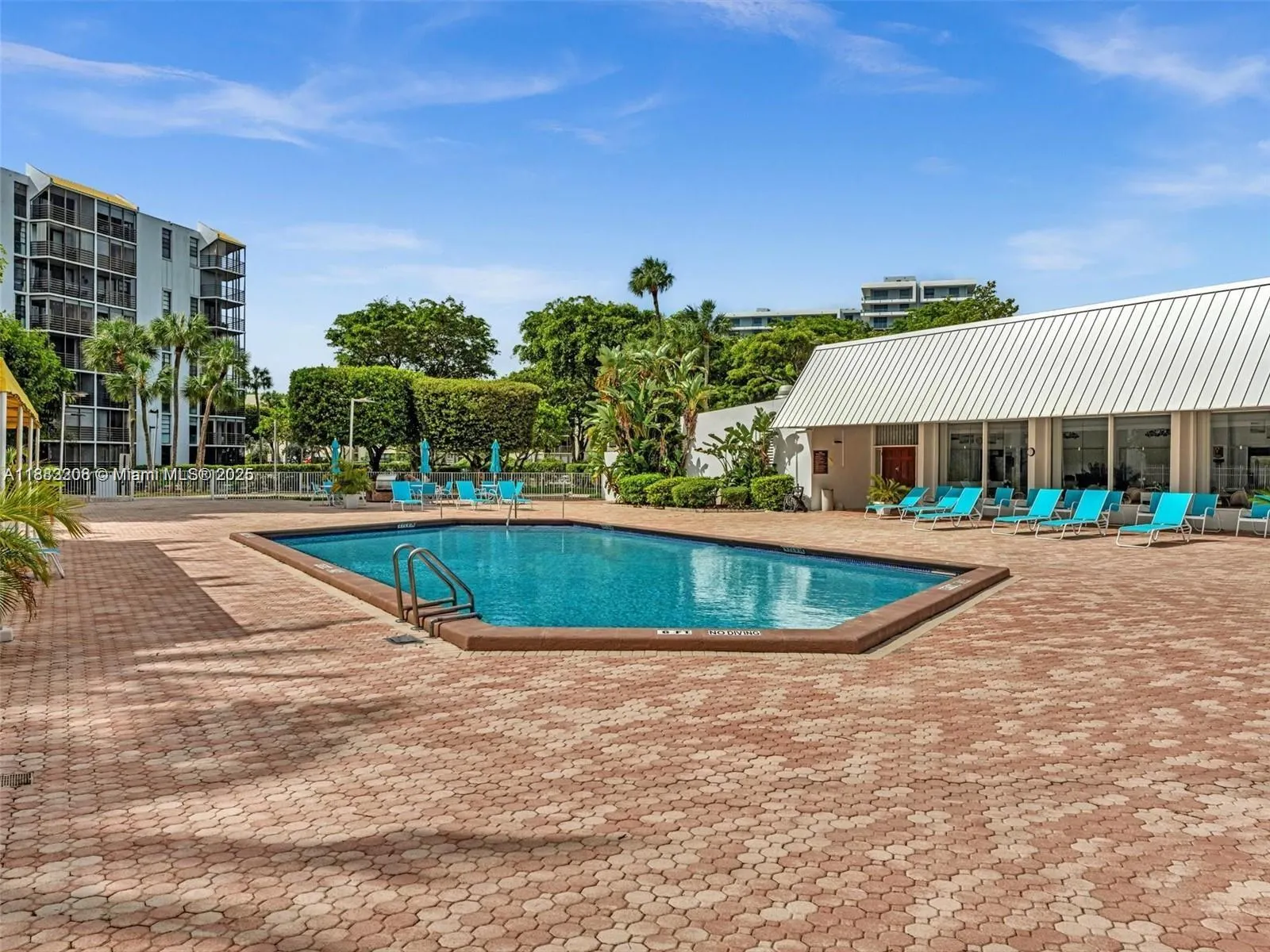 20500 W Country Club Dr, #614