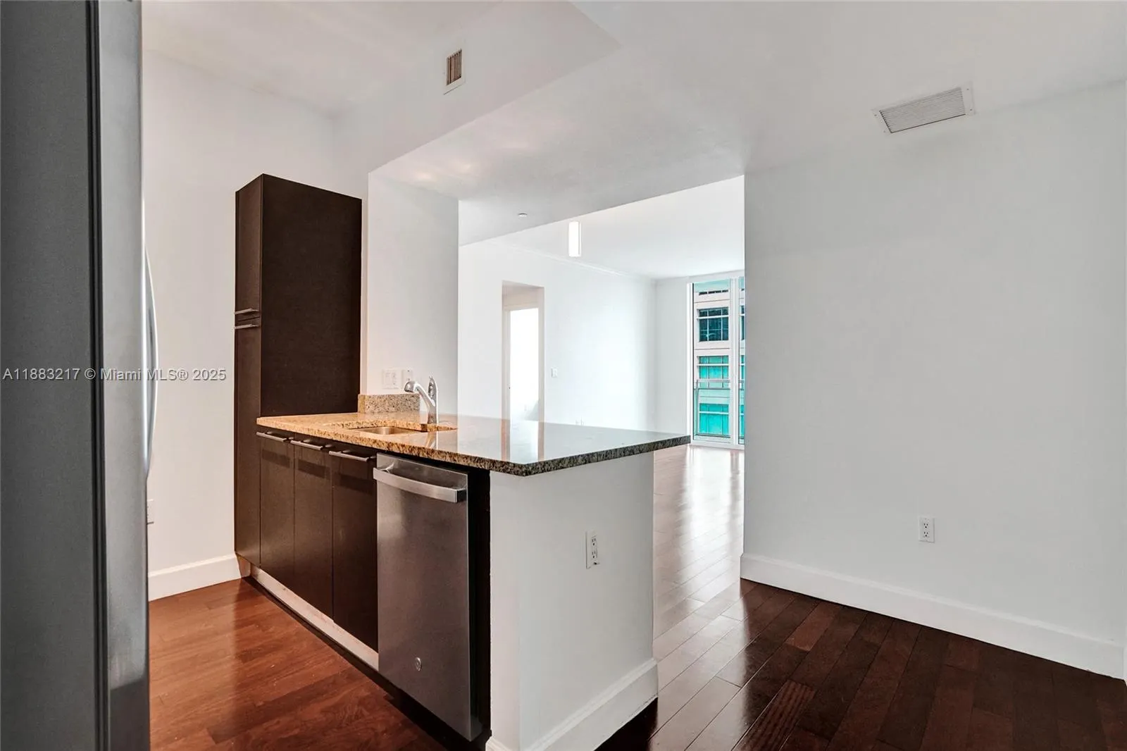 950 Brickell Bay Dr, #1704