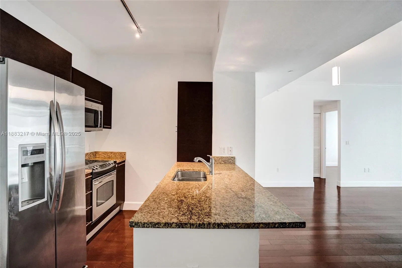 950 Brickell Bay Dr, #1704