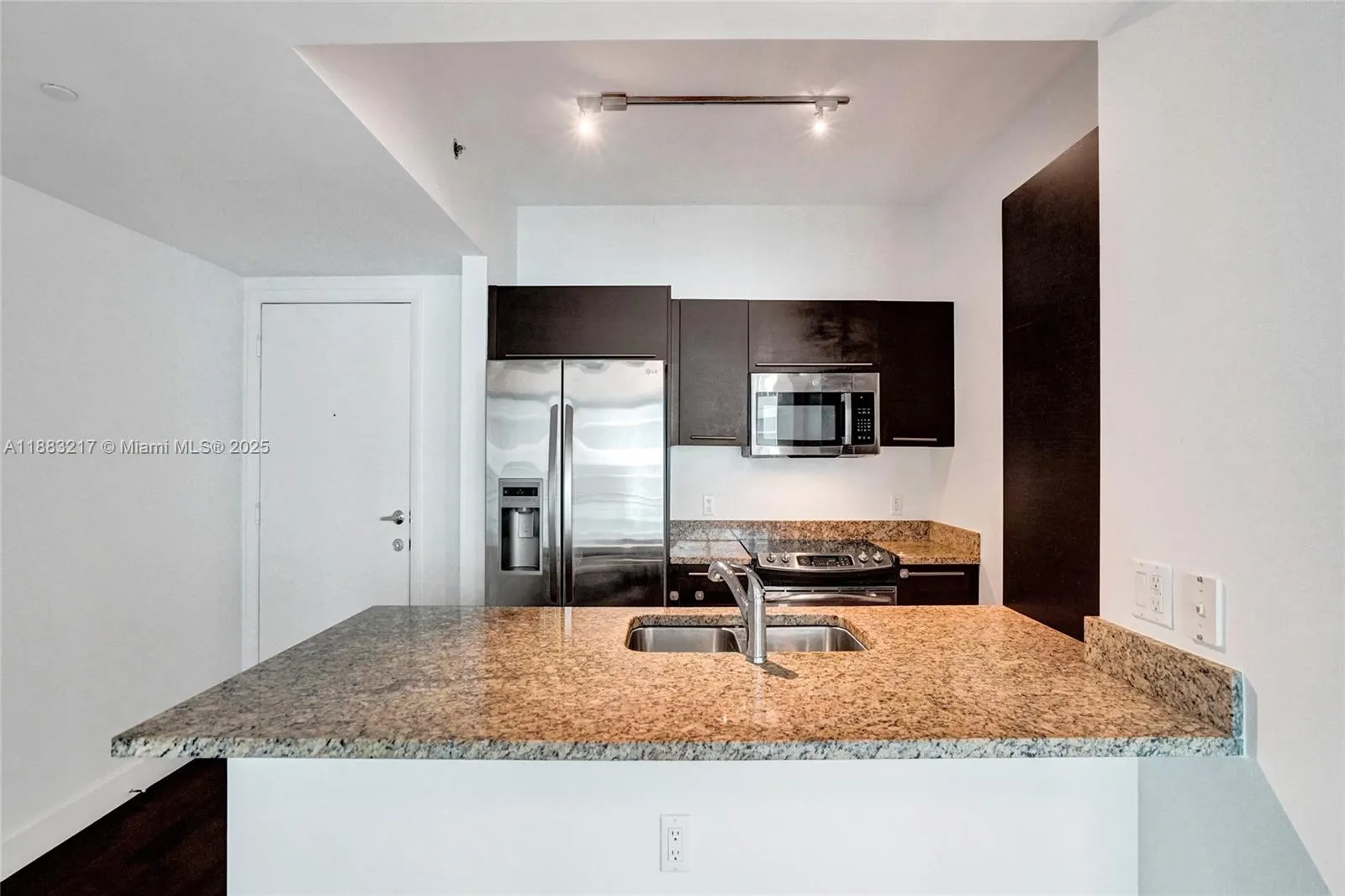 950 Brickell Bay Dr, #1704
