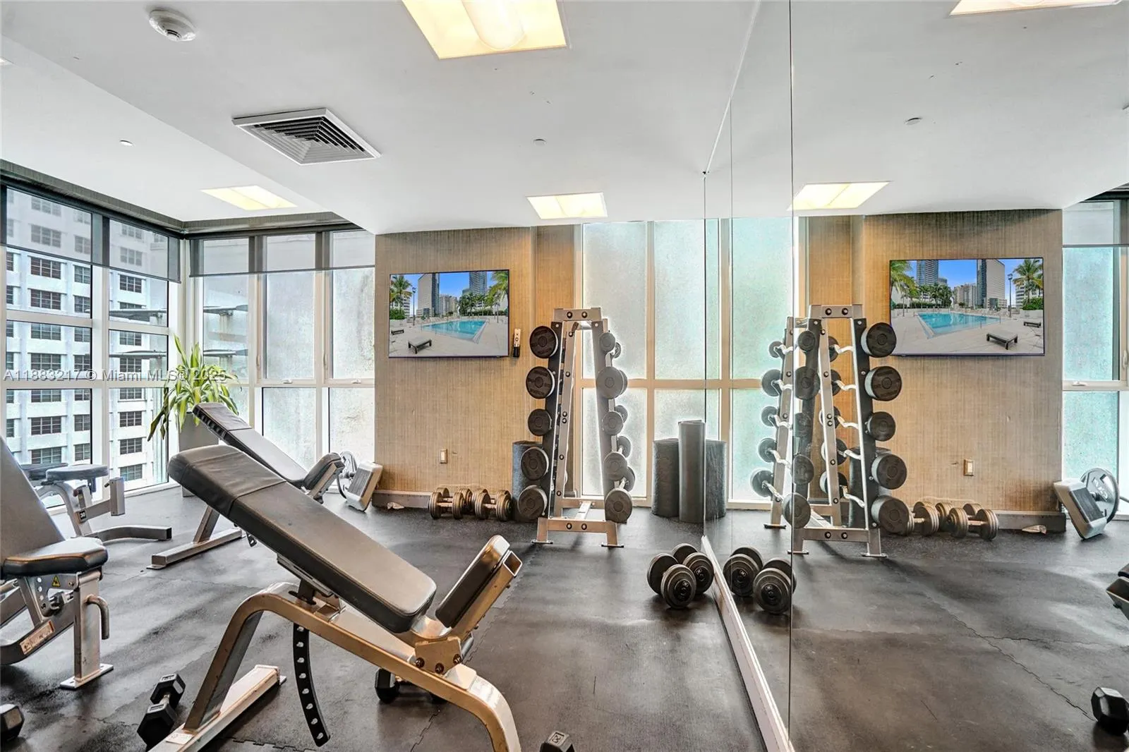 950 Brickell Bay Dr, #1704