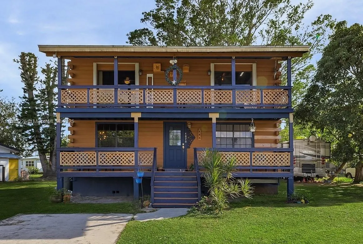 4070 E River