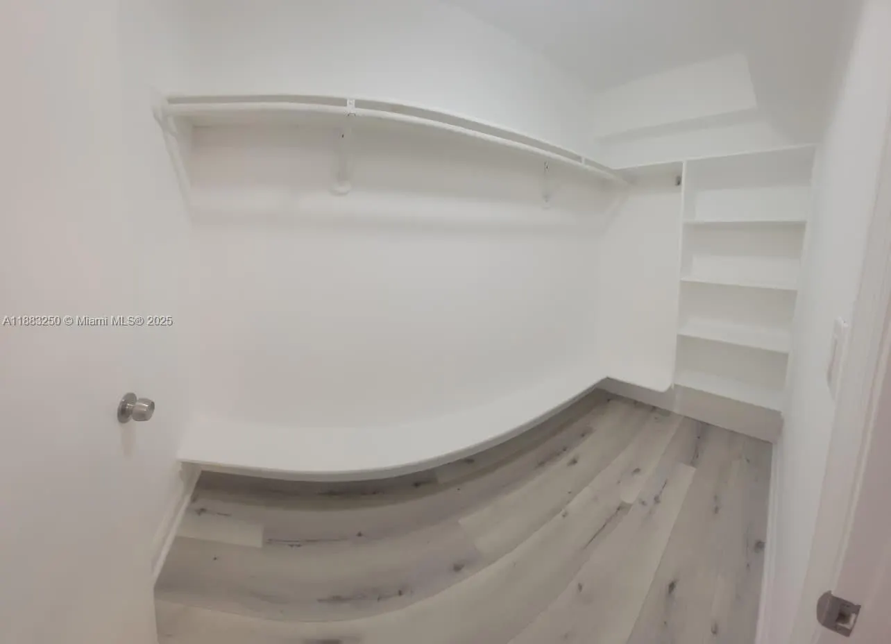 3200 Collins Ave, #6-5