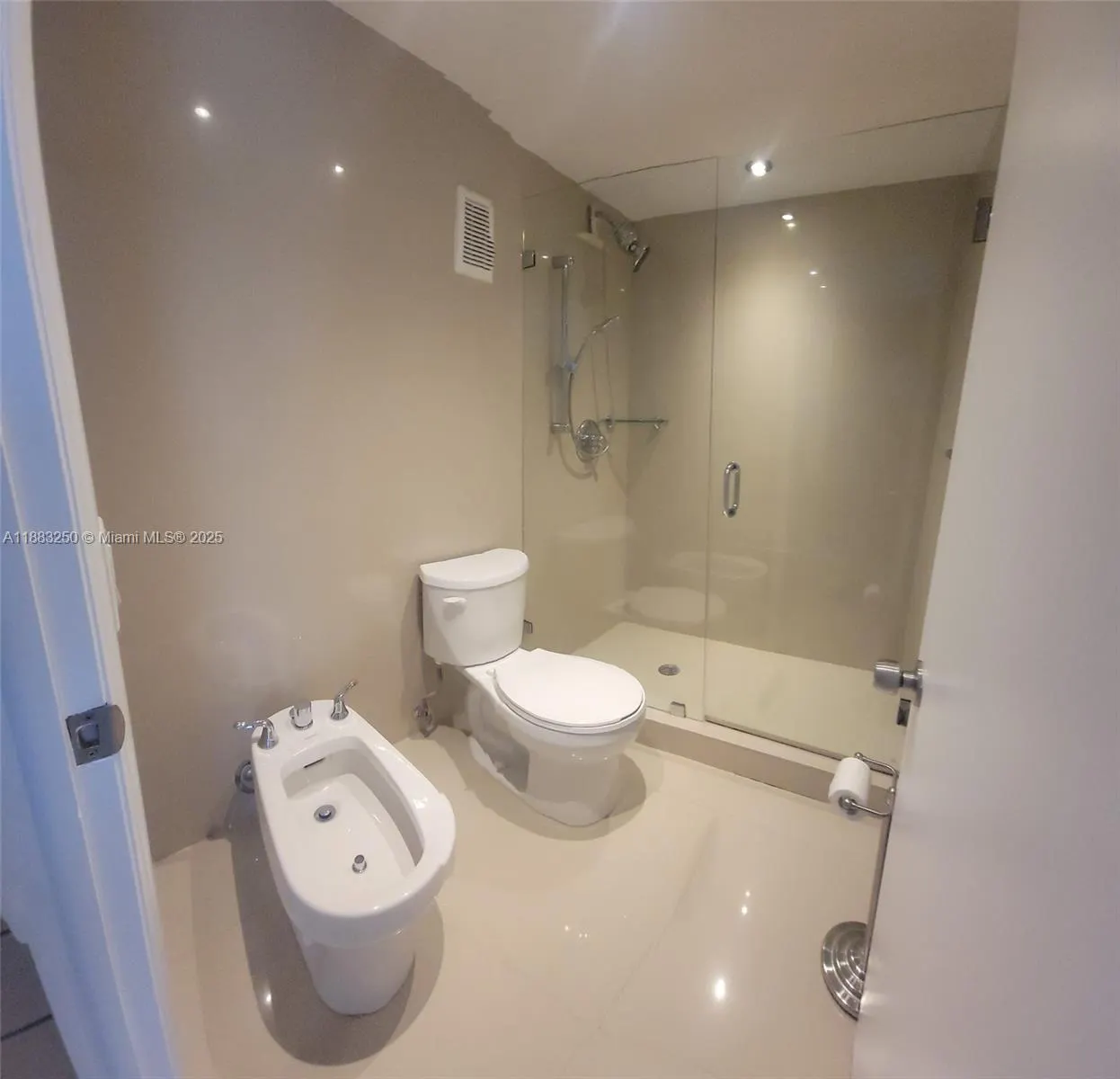3200 Collins Ave, #6-5