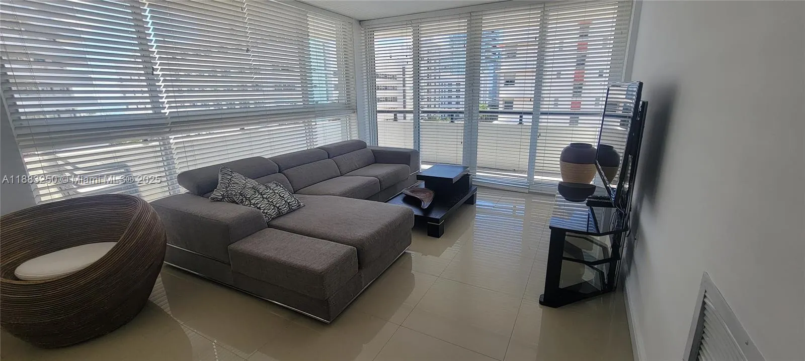 3200 Collins Ave, #6-5
