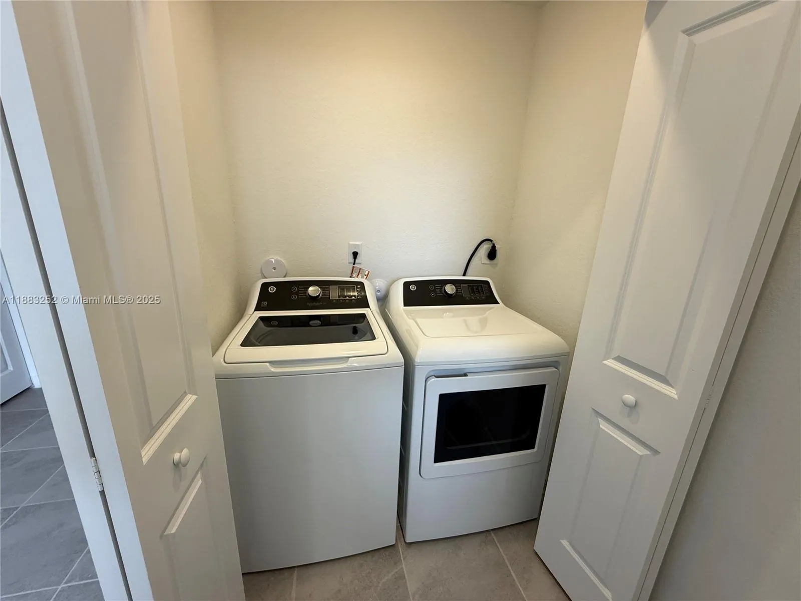 2844 SE 26th Ter, #0