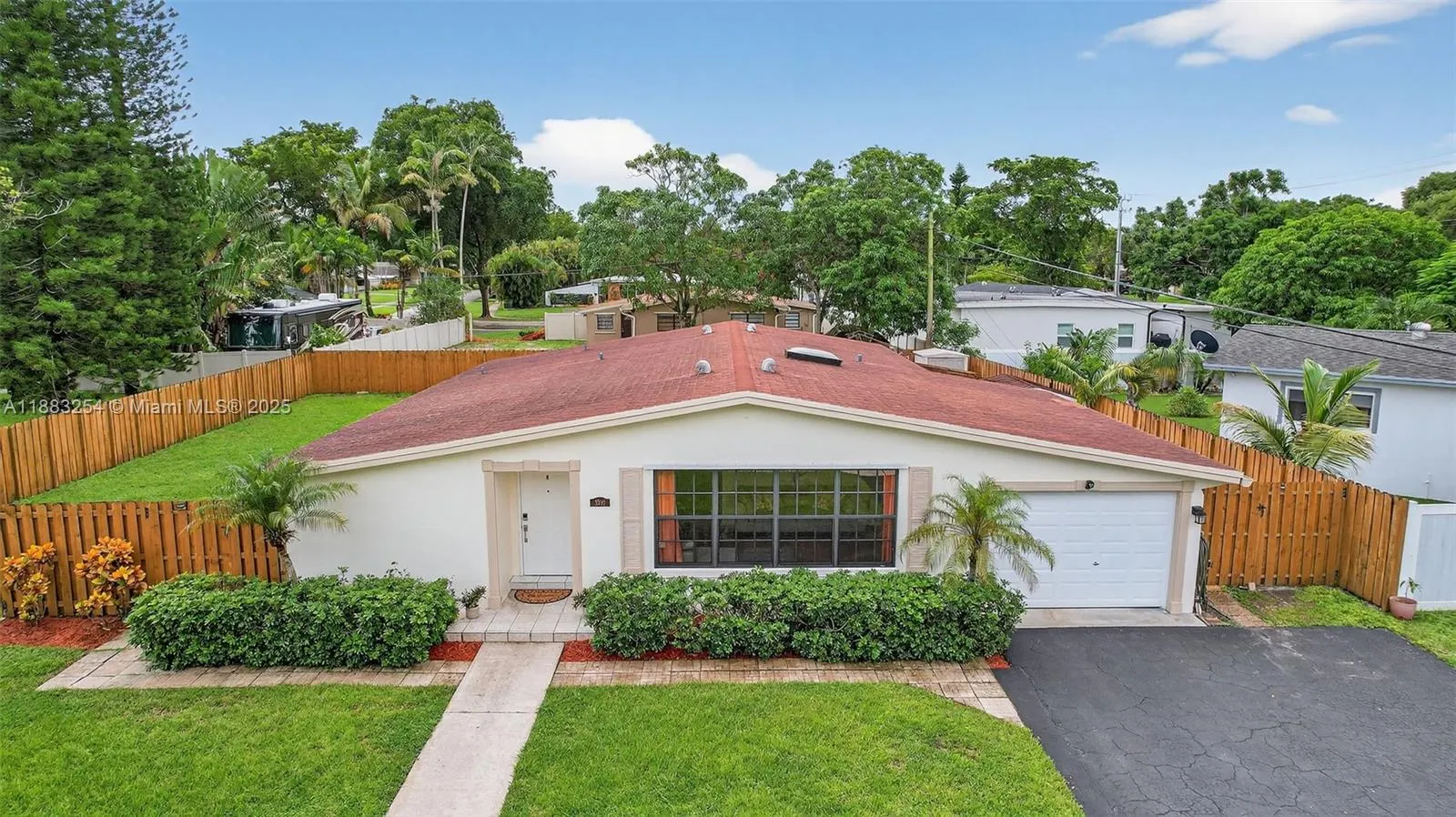 5260 Redwood Ct