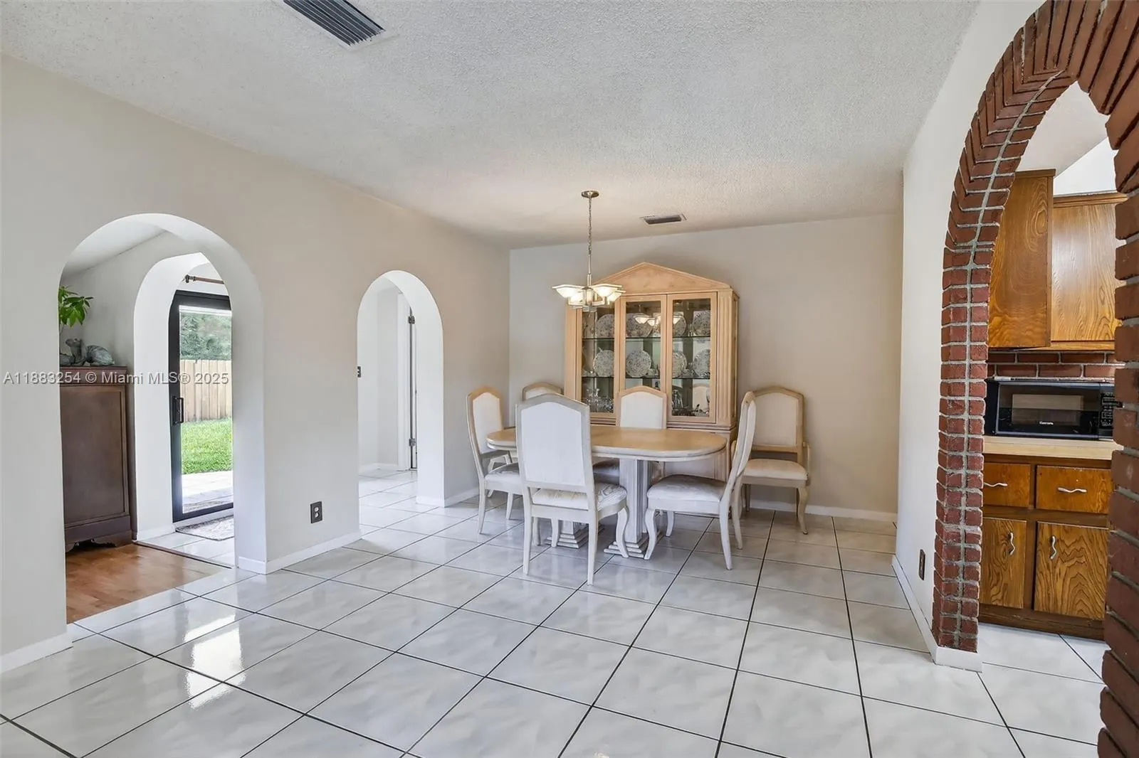 5260 Redwood Ct