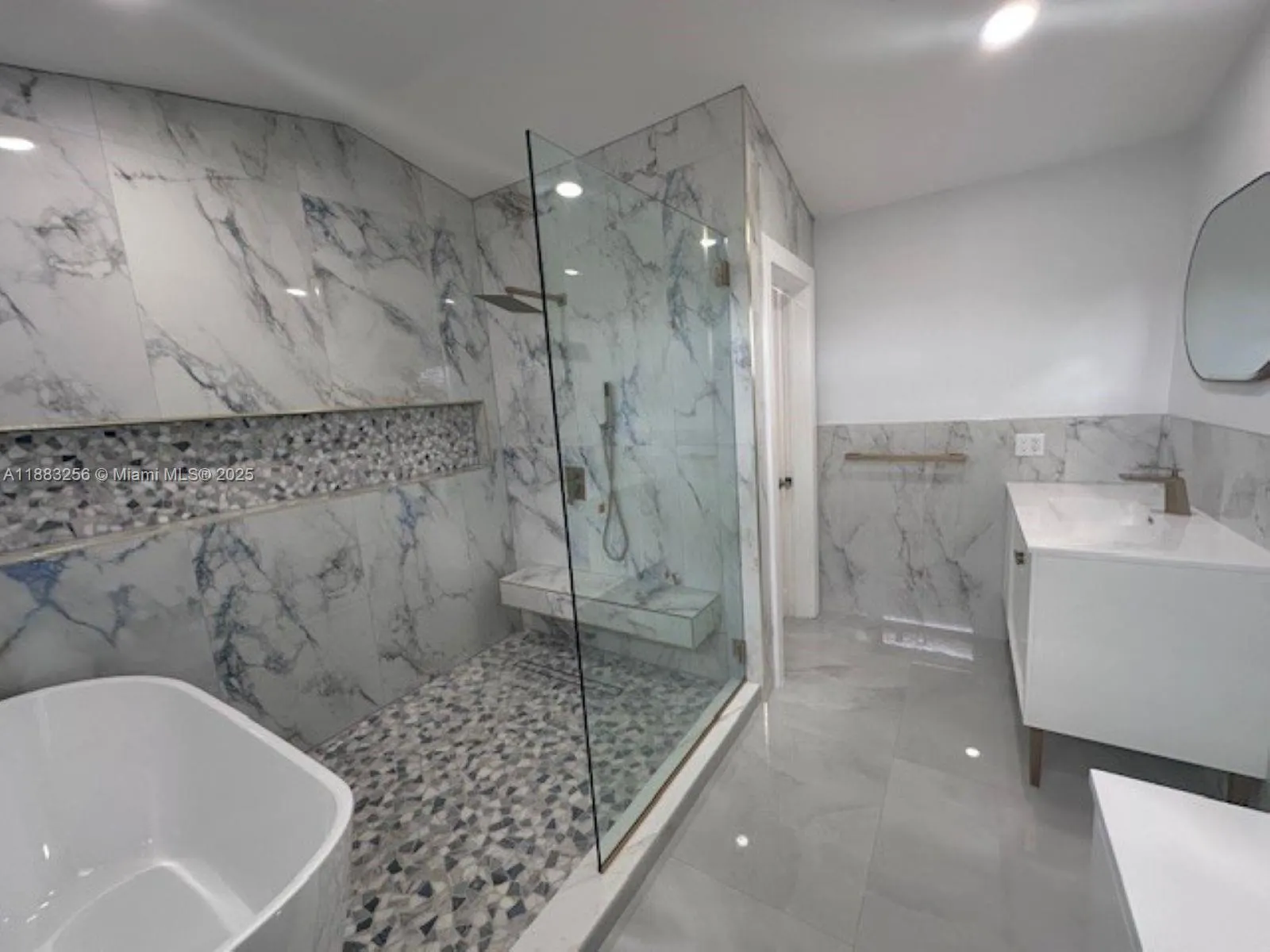 8557 Windy Cir, #1