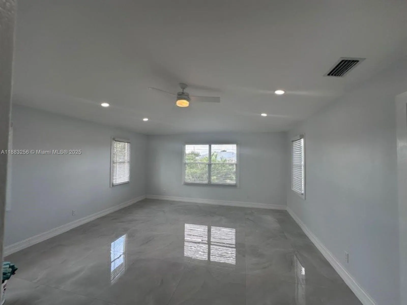 8557 Windy Cir, #1