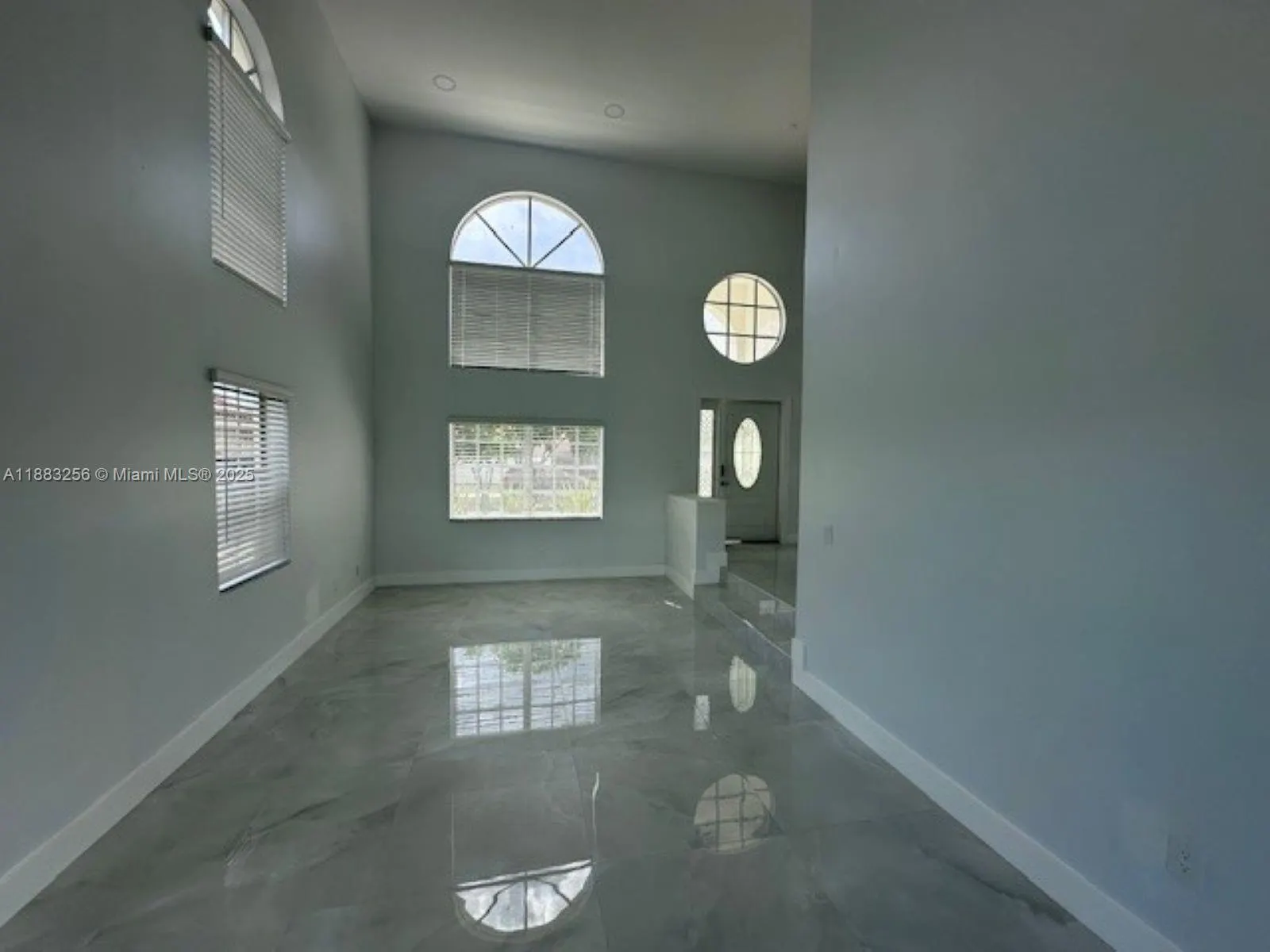 8557 Windy Cir, #1