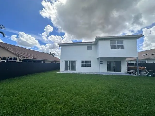 8557 Windy Cir, #1