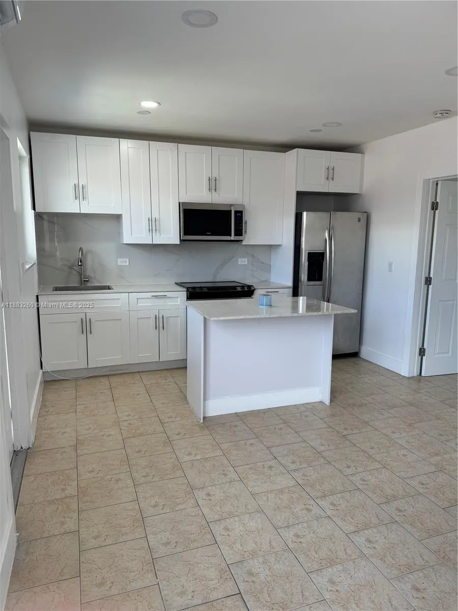 17 W 10th St, #3