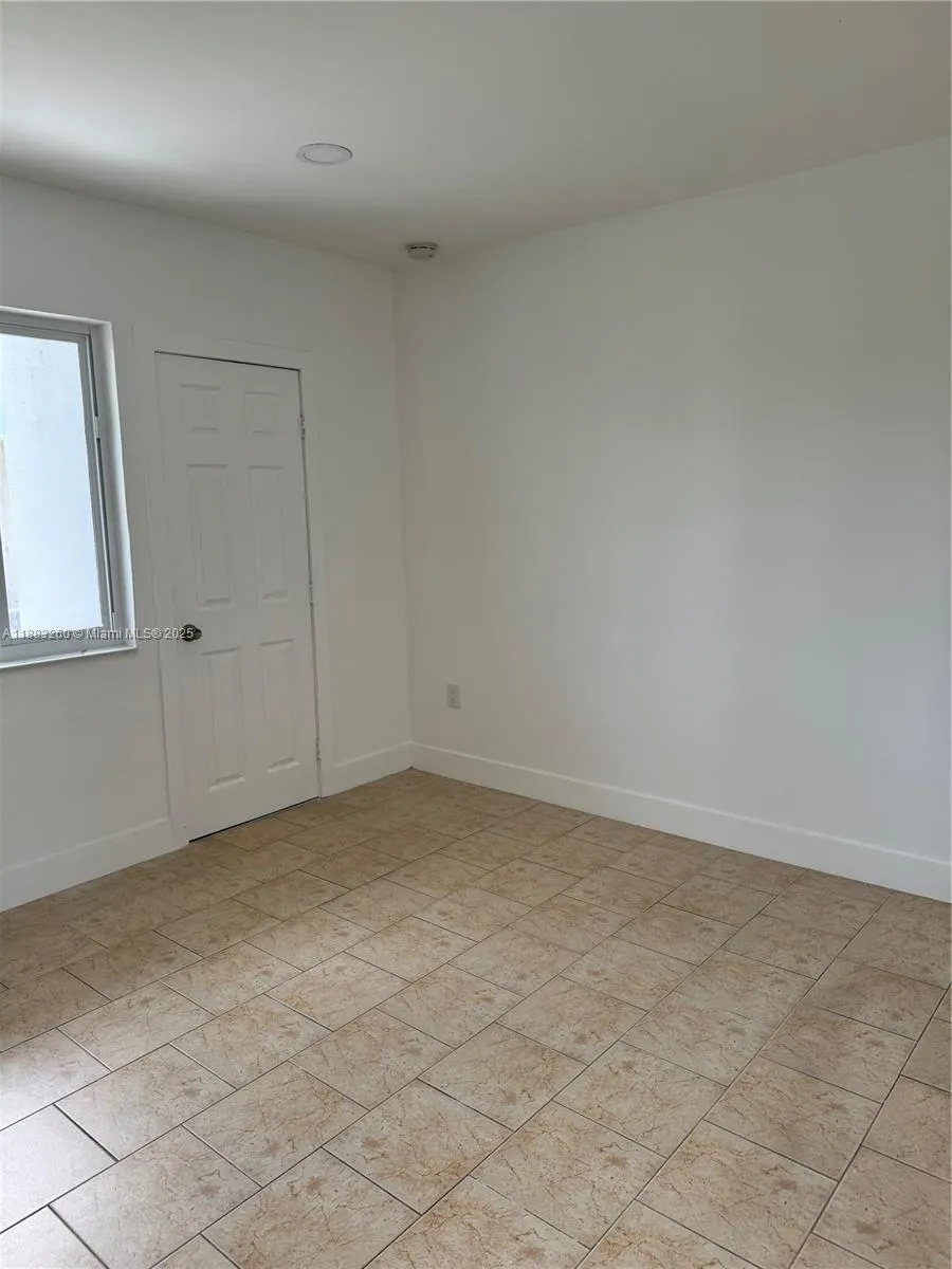 17 W 10th St, #3