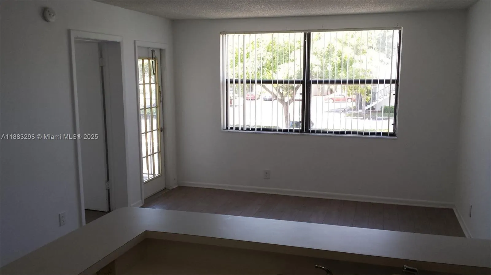 752 Executive Center Dr, #25