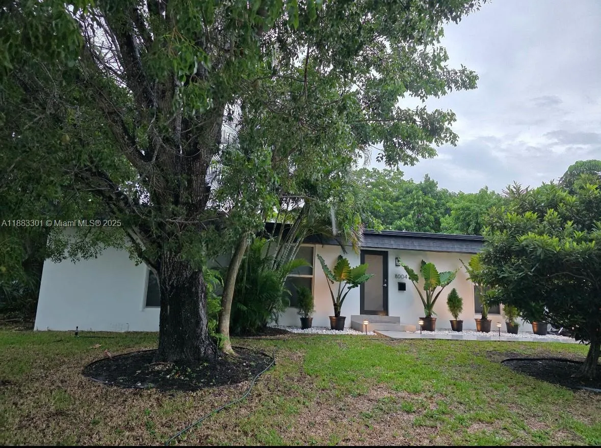 8004 NW 74th Ter