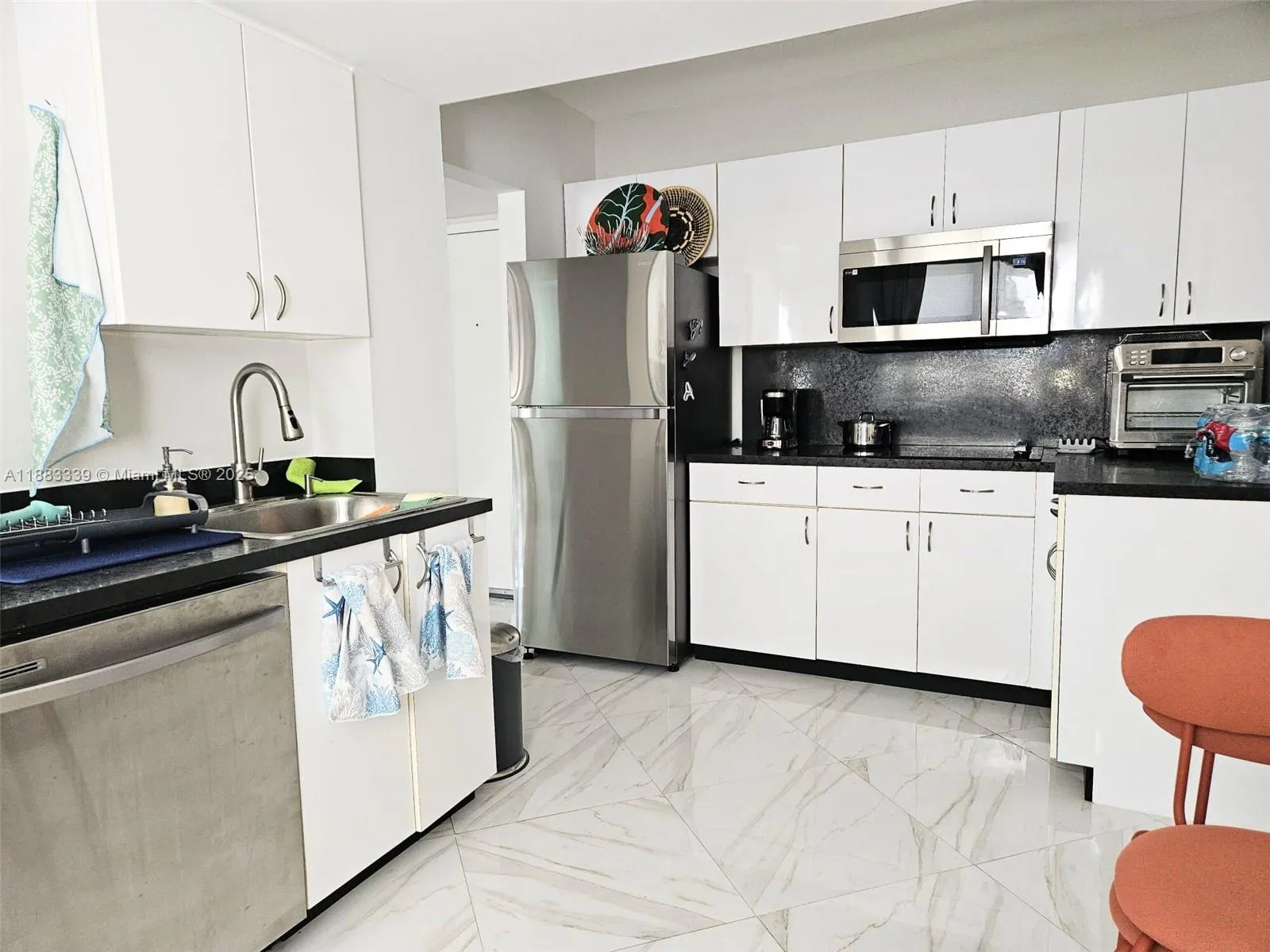 1390 Ocean Dr, #502