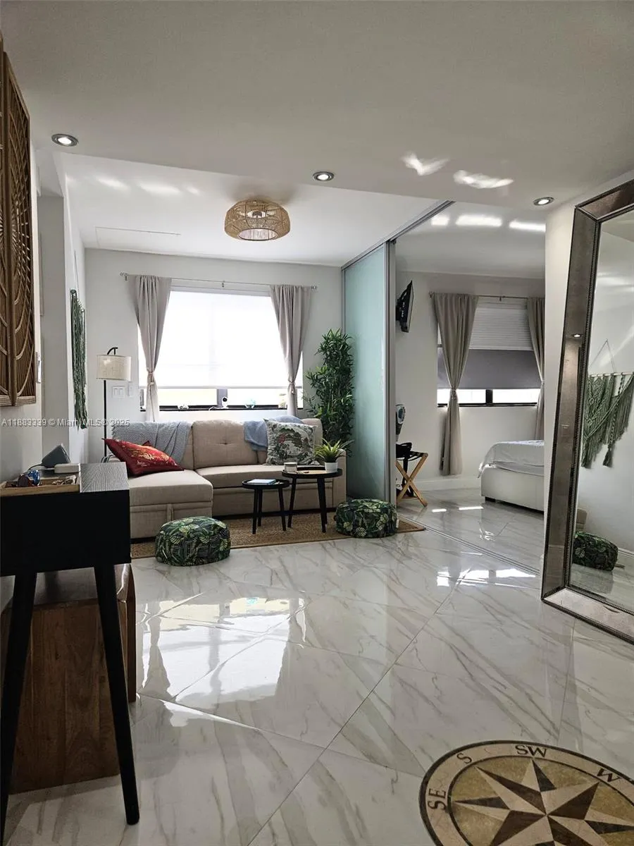 1390 Ocean Dr, #502
