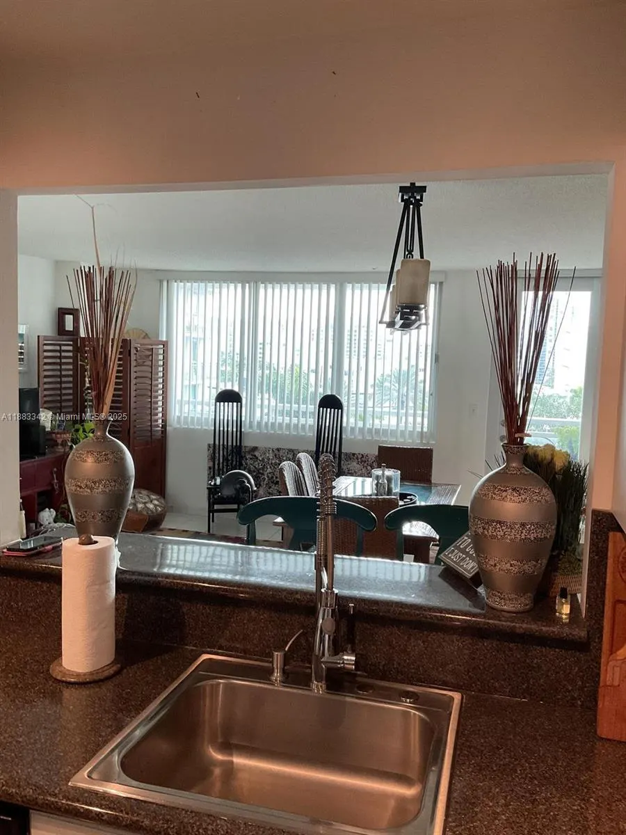 7135 Collins Ave, #533