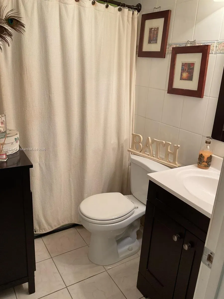 7135 Collins Ave, #533