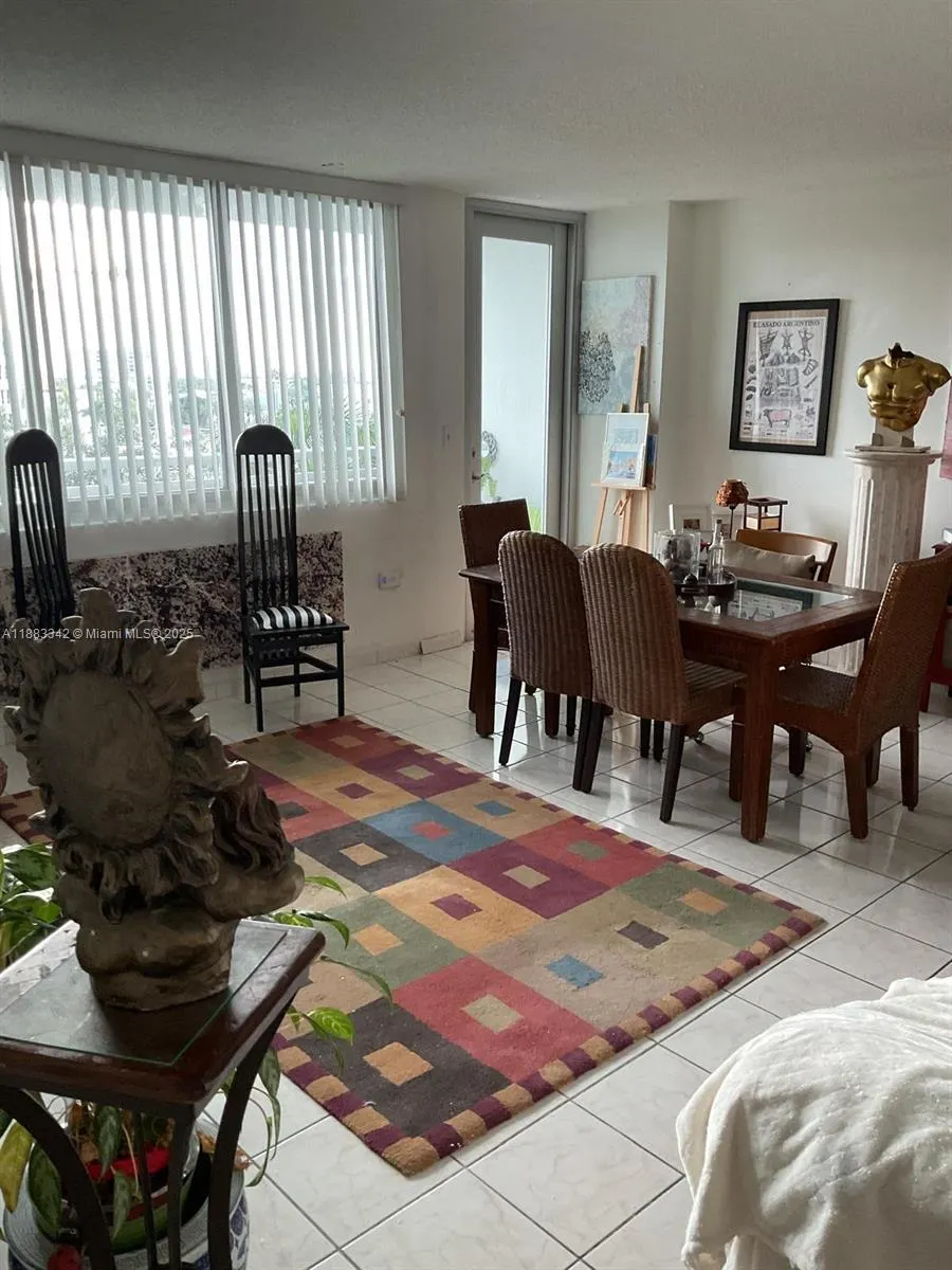 7135 Collins Ave, #533
