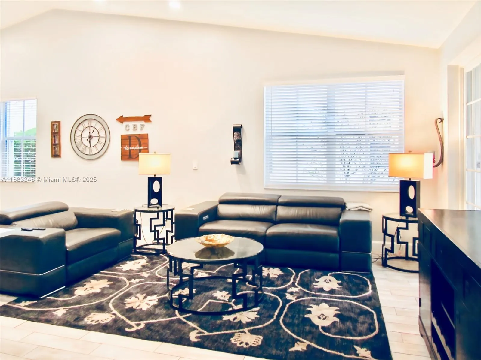 869 Sand Creek Cir
