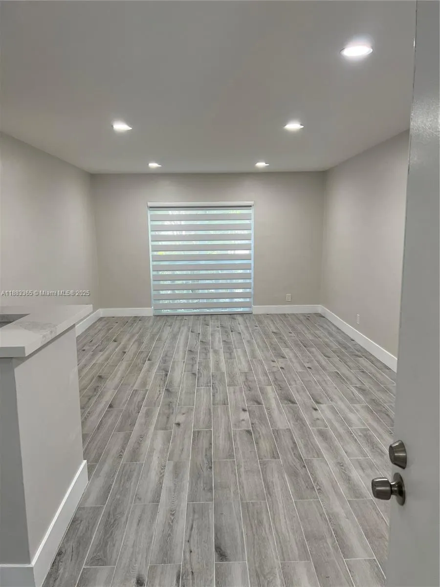 1200 N Mariposa Ave, #D102