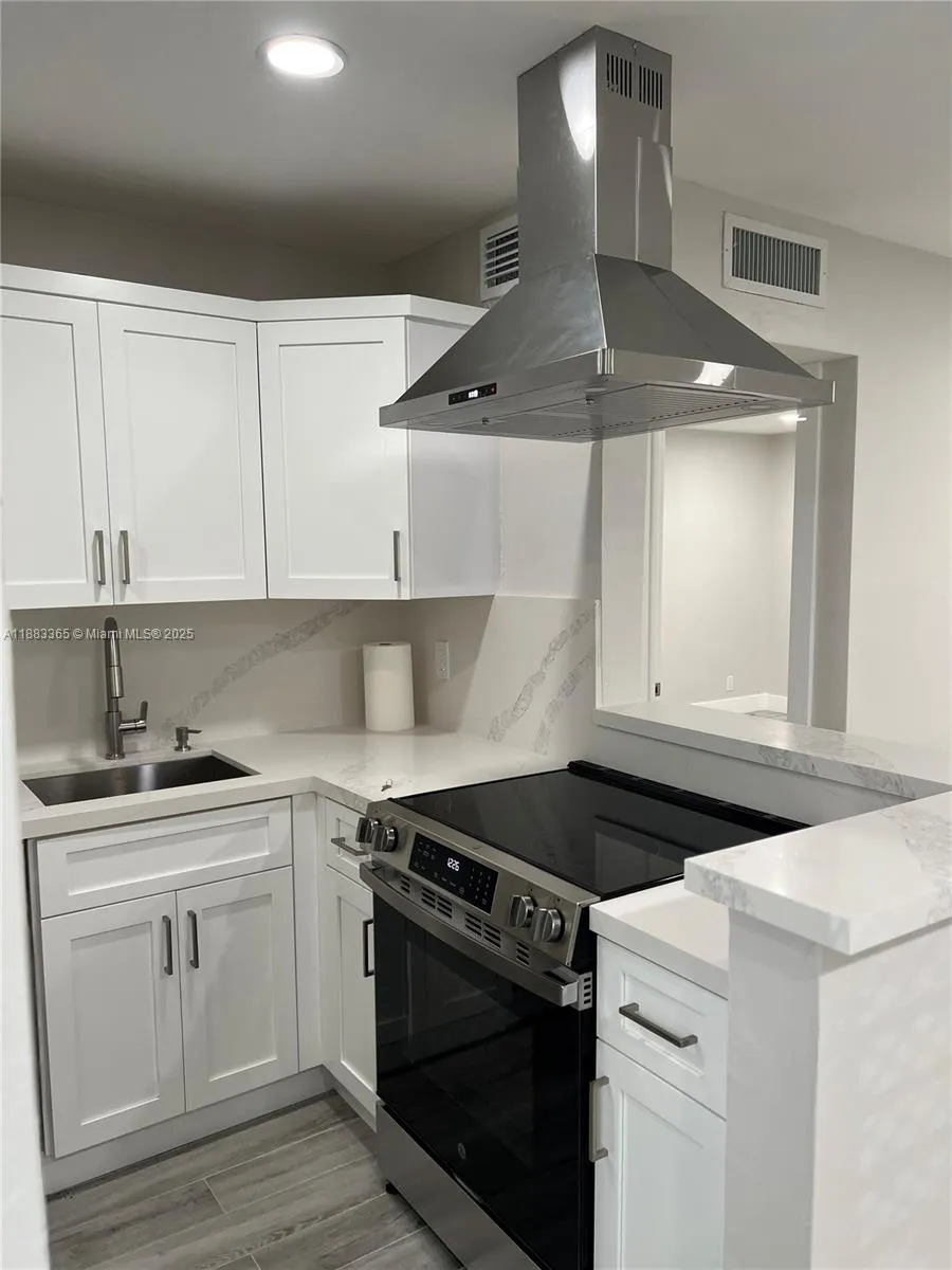 1200 N Mariposa Ave, #D102
