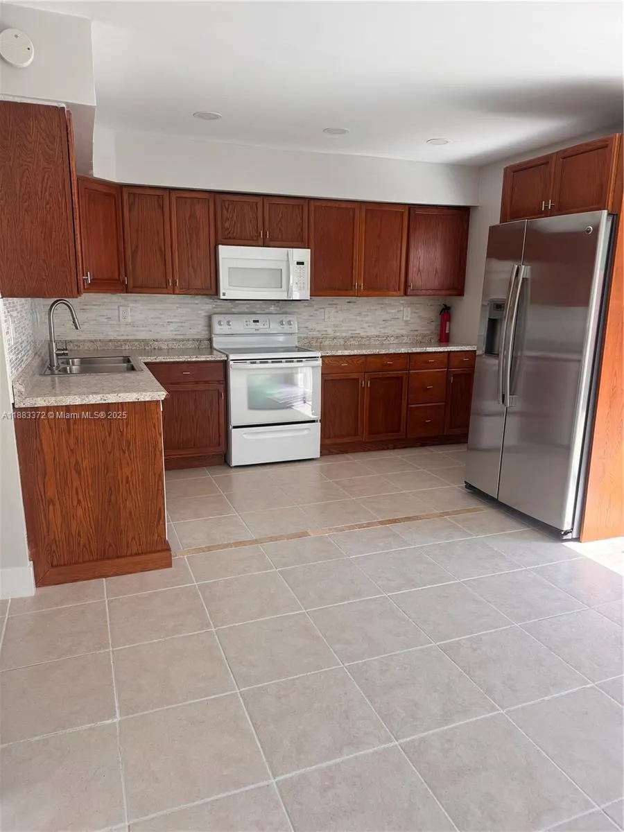 811 Sandtree Dr, #811
