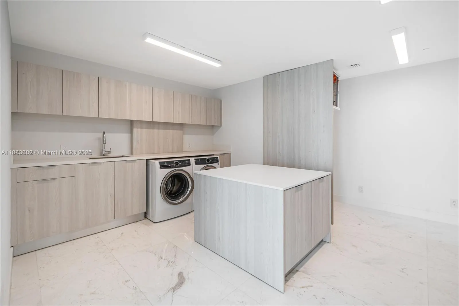 1643 Brickell Ave, #PH4902