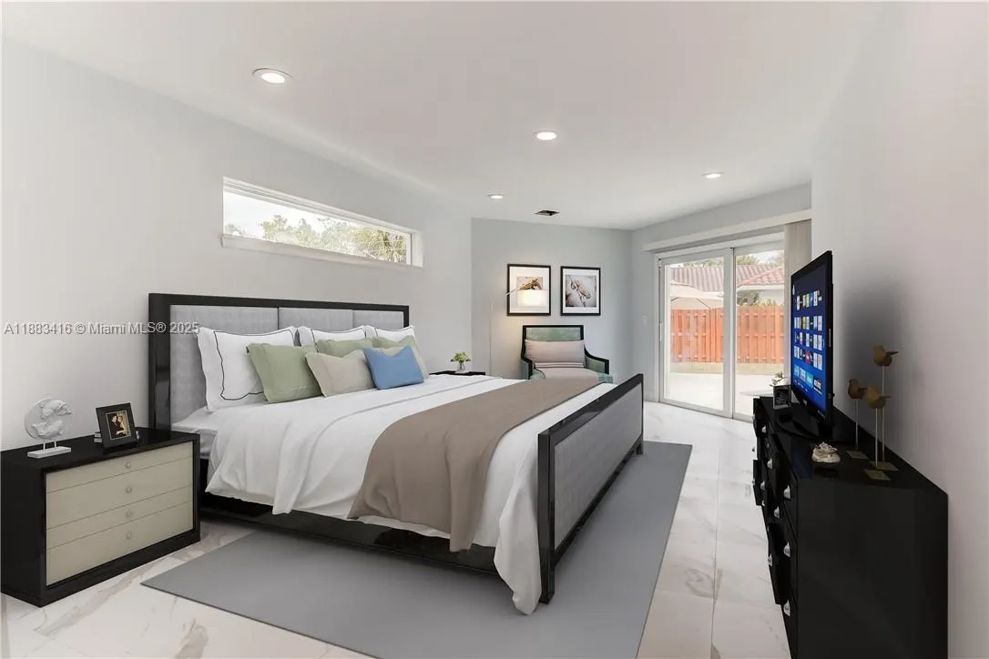 465 NW 11th St