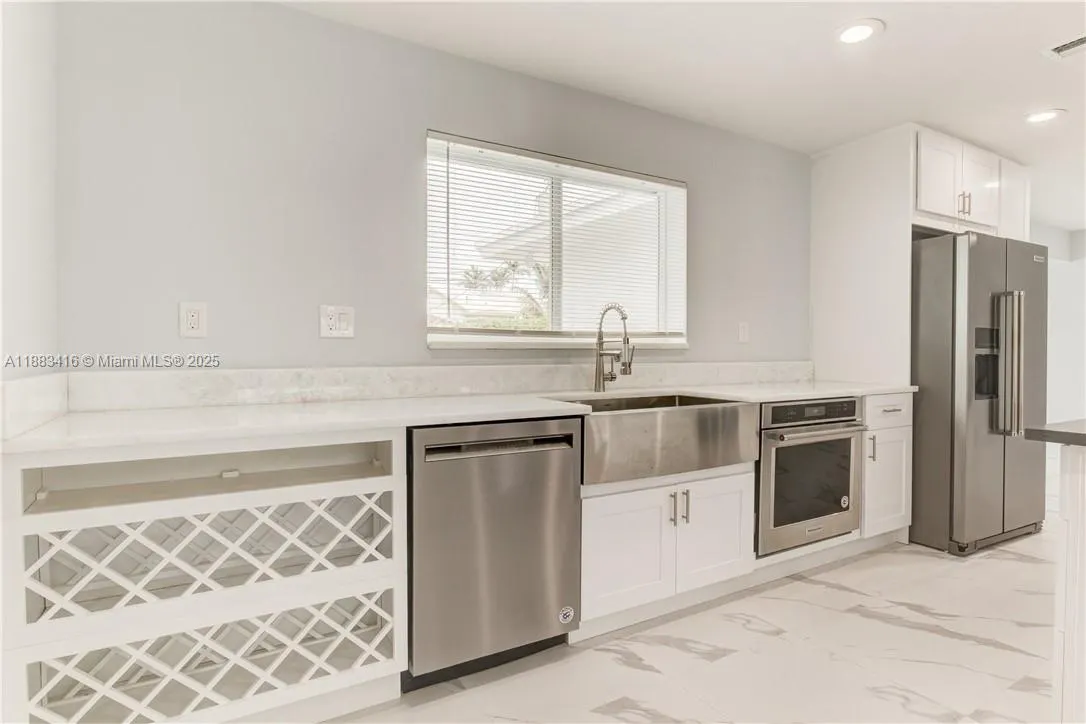 465 NW 11th St