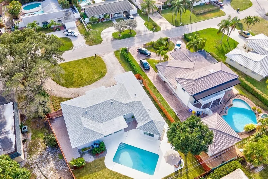 465 NW 11th St