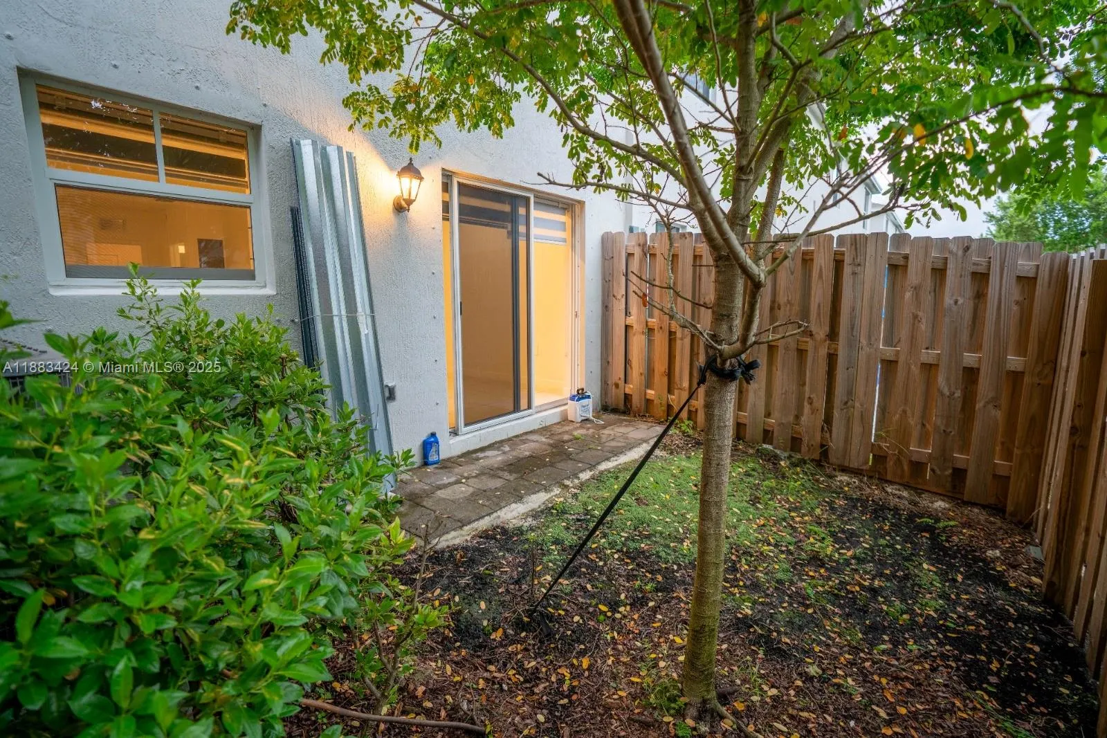137 NE 3rd Ct