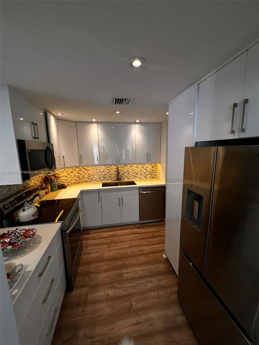 500 Bayview Dr, #1021