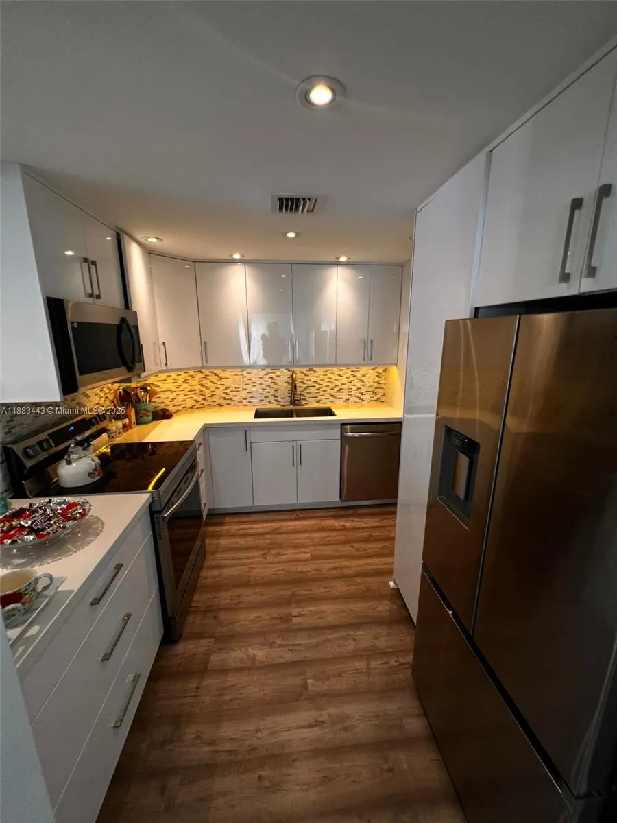 500 Bayview Dr, #1021