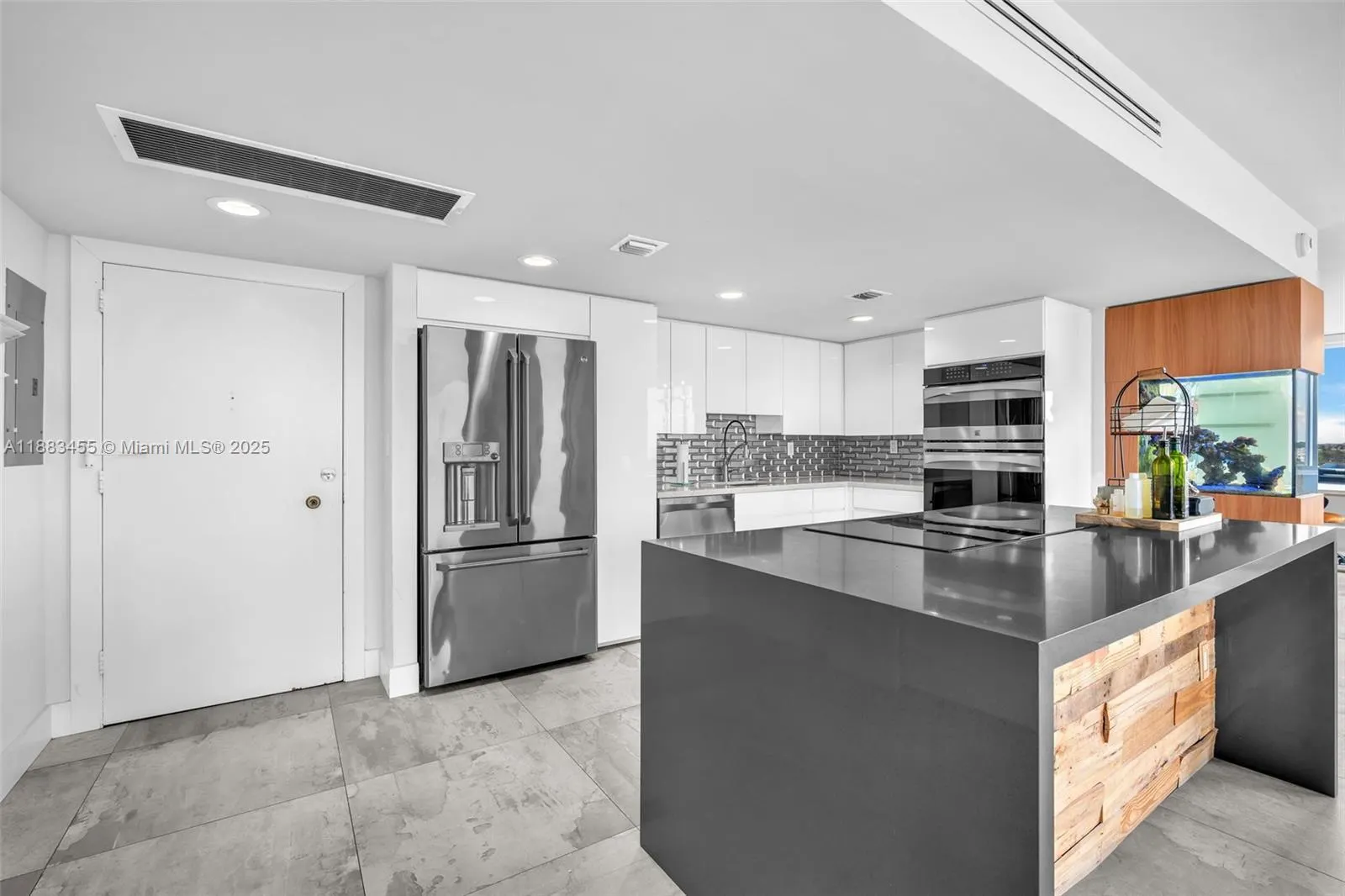 7135 Collins Ave, #736