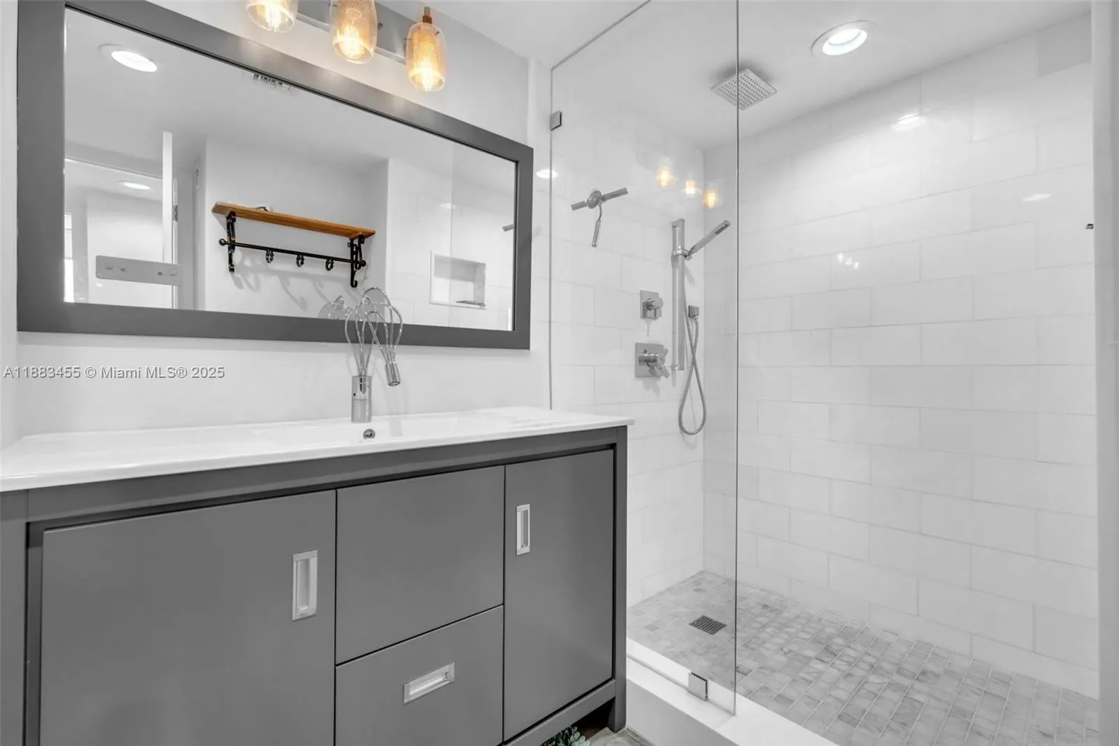 7135 Collins Ave, #736