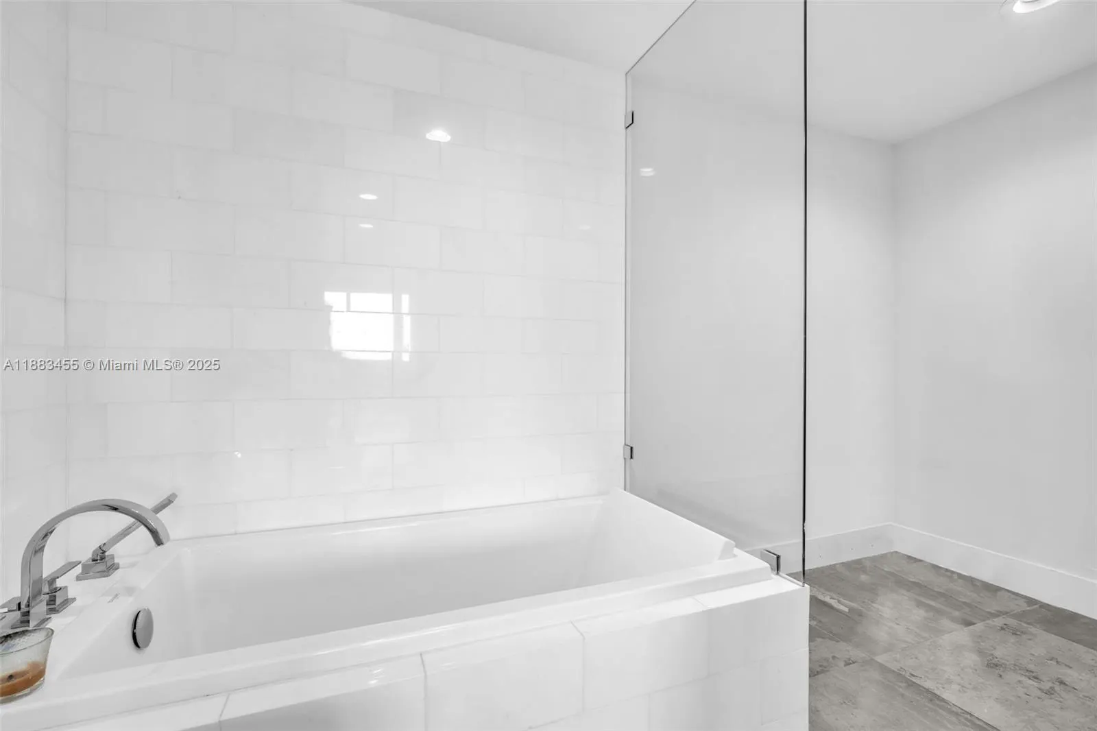 7135 Collins Ave, #736