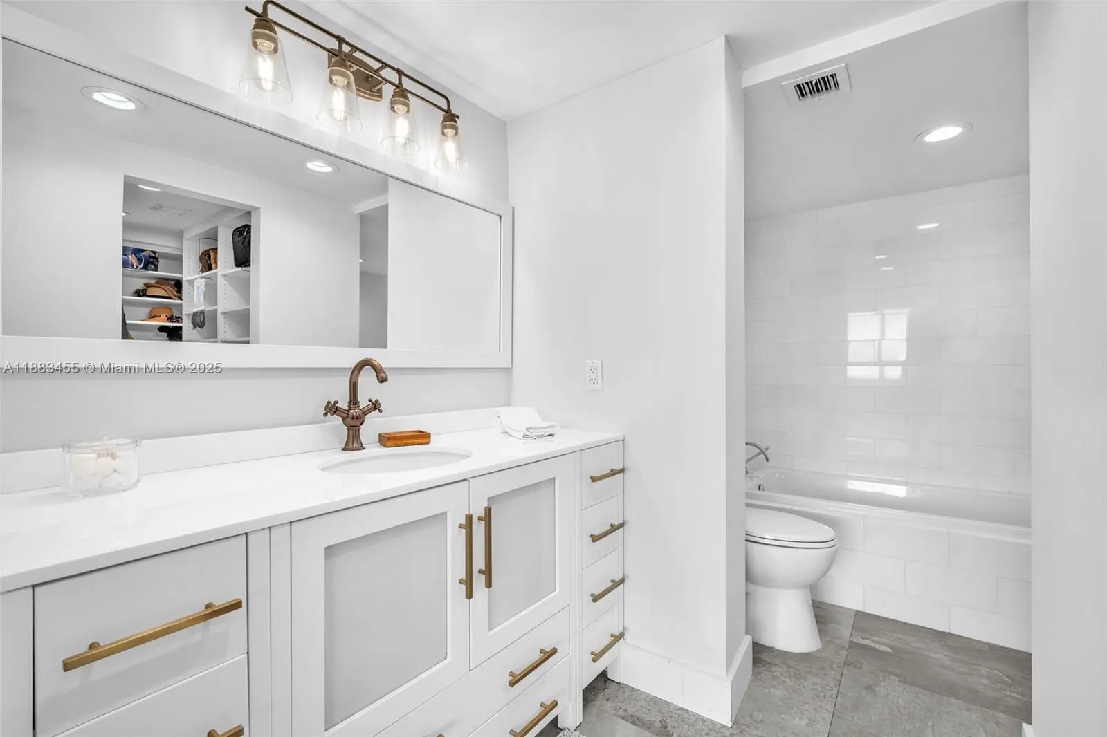 7135 Collins Ave, #736