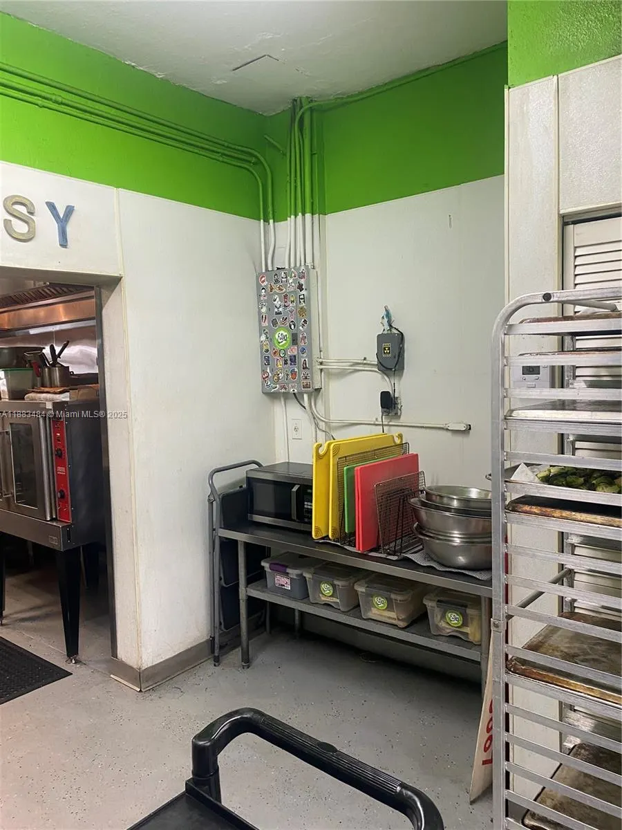 1082 NW 54th St